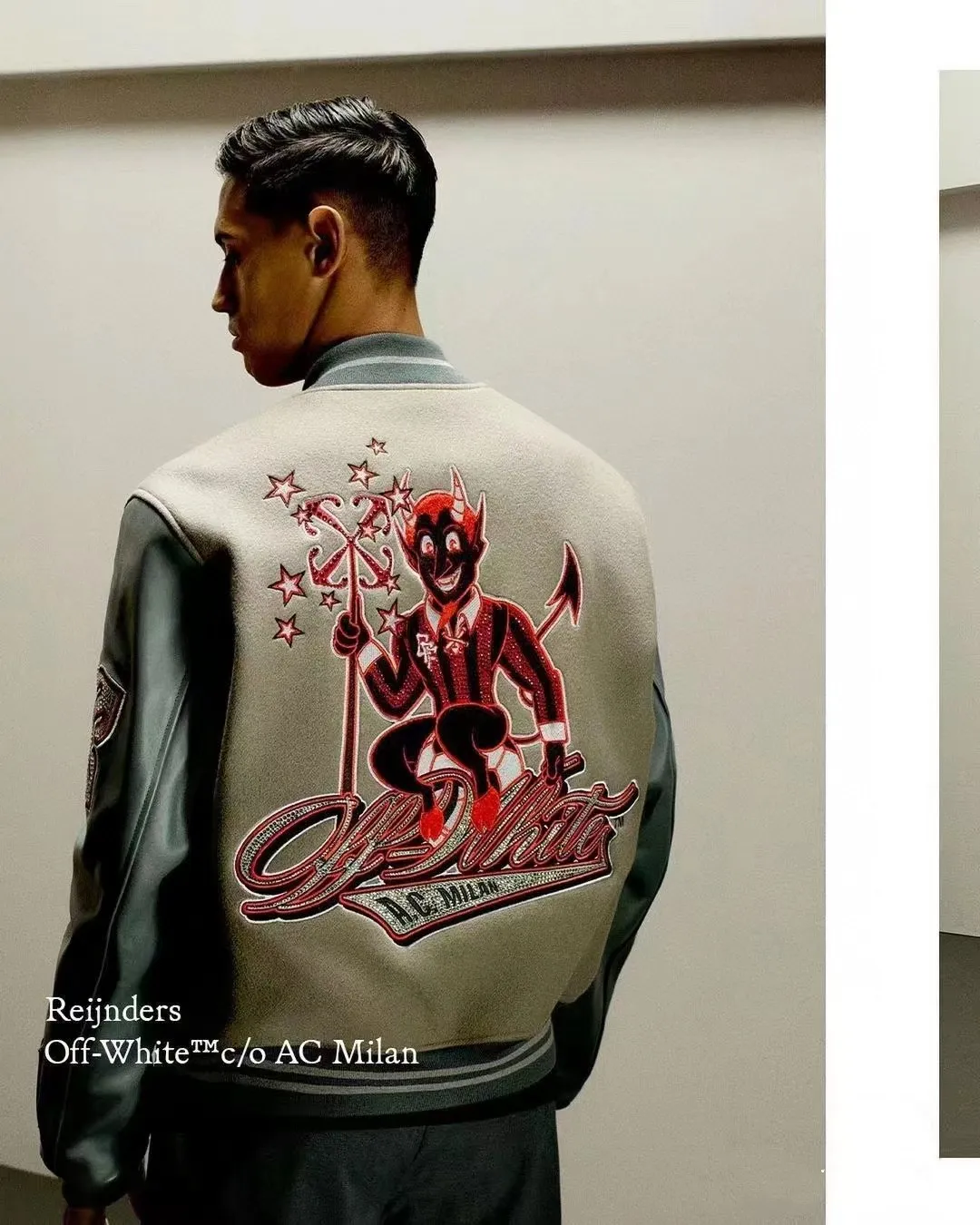 ♻️💯Reference model picture for the upper body❤️Top tested version off white New AC Milan co-branded heavy-duty embroidered rhinestone baseball jacket. Many NBA stars wear it. It is a sincere heavy-duty baseball uniform. This baseball jacket uses a leather sleeve splicing design. The main body fabric is made of 80% wool and 20% polyester blended fabric. The single piece is thick and the upper body texture is very good. The inner layer is very soft and customized with cupro silk lining. The upper body is soft and skin-friendly, and the middle layer is quilted. The wavy stitching ensures no cotton leakage. The embroidery part has an embroidery on the front and back. It is made with imported Tajima embroidery machine and towel embroidery process. It seems simple but the process is very complicated. This towel embroidery is not formed in one piece, but is divided into three parts: the bottom, middle and upper part. The bottom is black and the top is black. The pattern is sewn using towel embroidery technology. The middle layer is embroidered with white yarn to outline the shape and then sewn on the bottom. The layering is obvious. Each part needs to be made separately and sewn together. It is different from the one-piece version on the market! Accessories: First, placket snaps, heavy-duty metal snaps, separate mold opening and customization, mold opening fee 8K. Accessory materials, snap buttons, and zippers all need to be molded and customized. The overall shape adopts a pure American retro wide sleeve shape, which fully demonstrates the loose shoulder effect. The fabric is selected from heavy woolen to show a wide and stylish wearing posture. The interior uses thick quilted cotton as the liner. The entire jacket has a thicker texture and is cold-proof, warm and stylish. Gray, size: S M L XL P:700